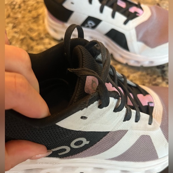 On Cloud, size 7.5 , purple and white Cloudrunner - Picture 4 of 5